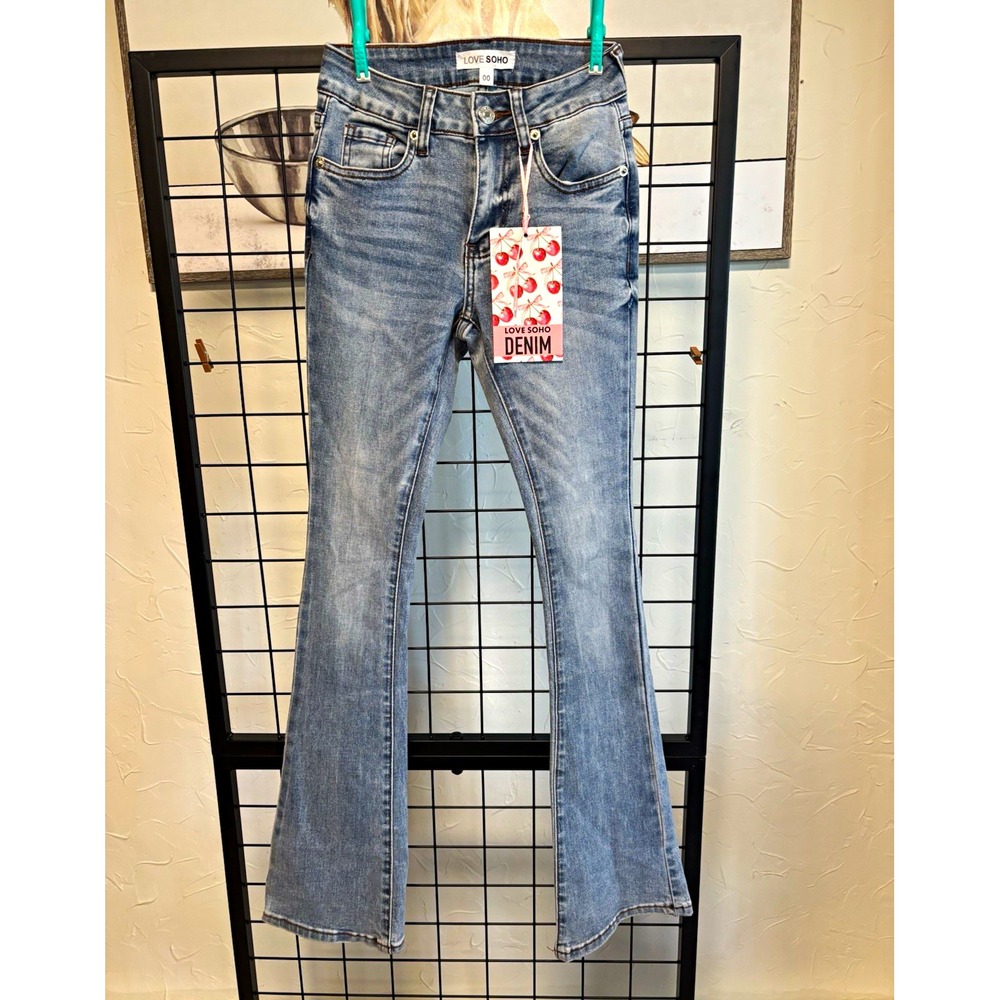 NWT Love Soho Women’s Flare Jeans Size 00 Light Wash Stretch Denim Y2K Boho